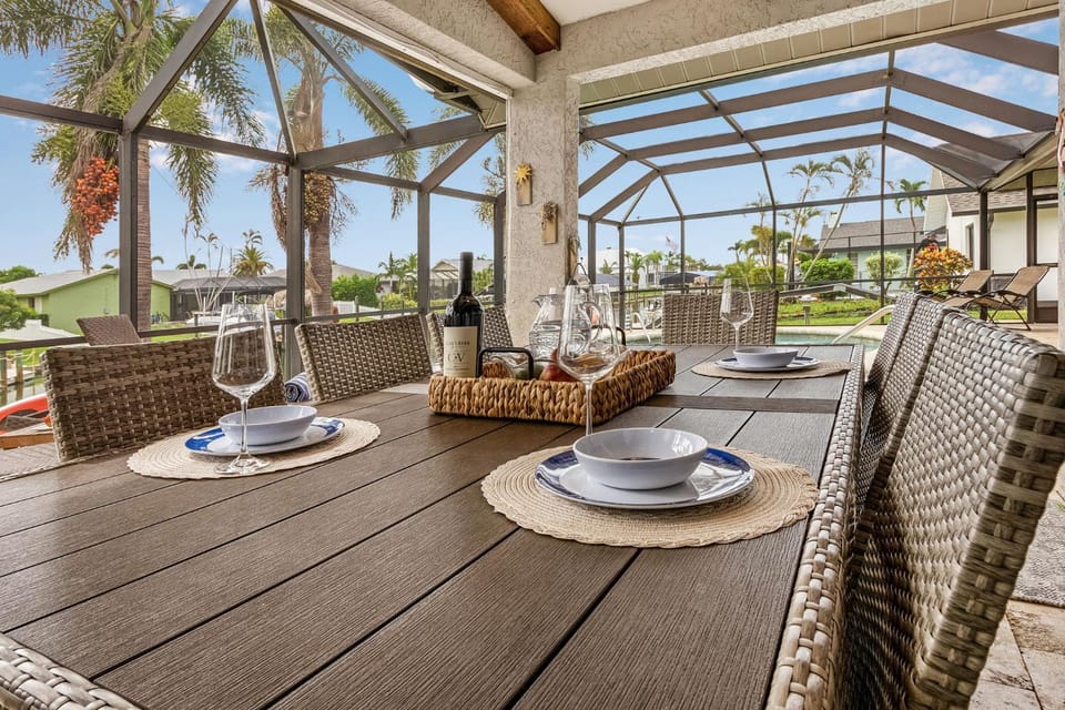 Farmhouse paradise with large heated pool & Kayak Villa Grill N Chill Roelens Vacations House in Cape Coral