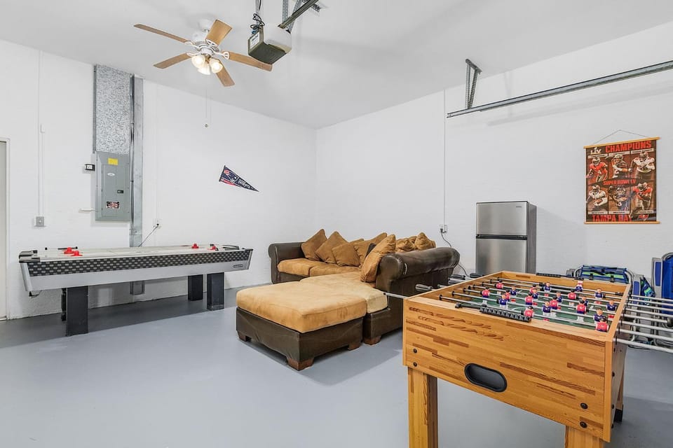 Waterfront Paradise with Heated Pool, Kayaks, & Game Room Villa Cape Paradise Roelens Vacations House in Cape Coral