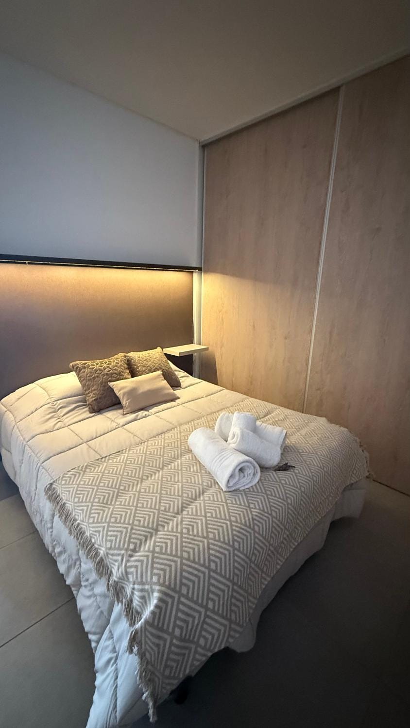 Bed, Photo of the whole room, towels