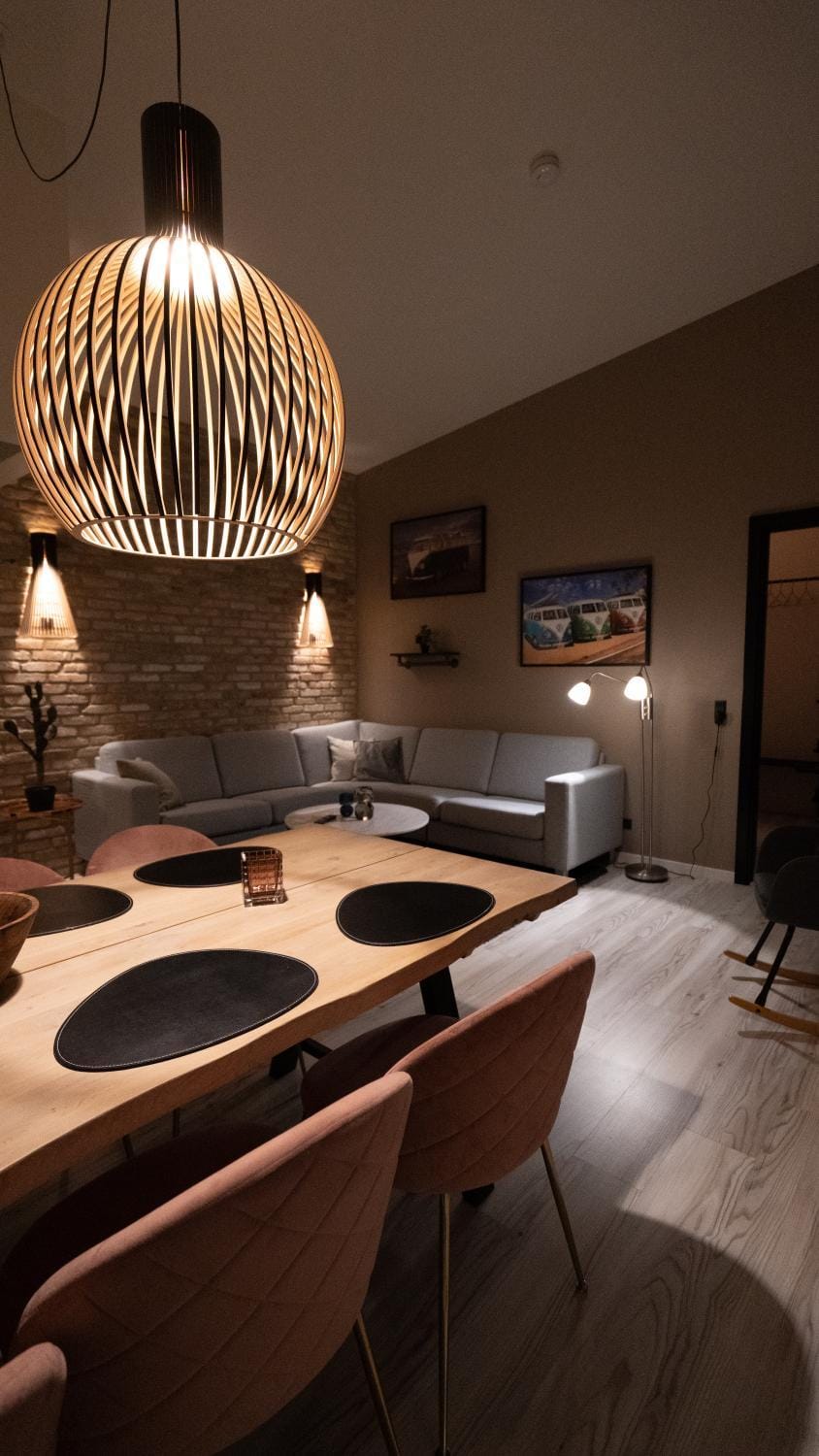 TV and multimedia, Living room, Decorative detail, Seating area, Dining area