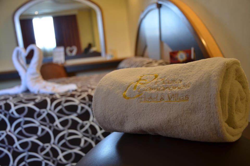 Bedroom, towels