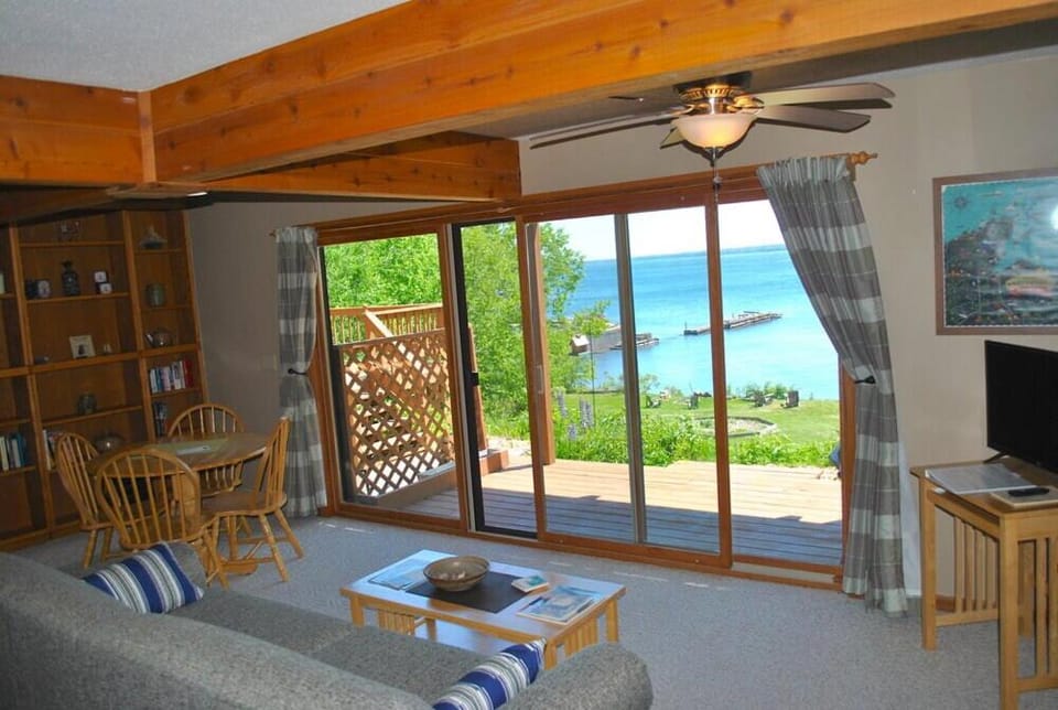 View (from property/room), Living room, Dining area