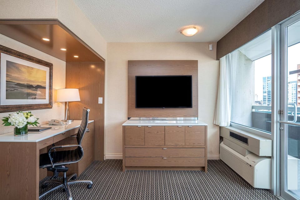 TV and multimedia, Photo of the whole room, On site