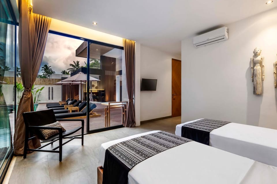 Bed, TV and multimedia, View (from property/room), Bedroom, air conditioner