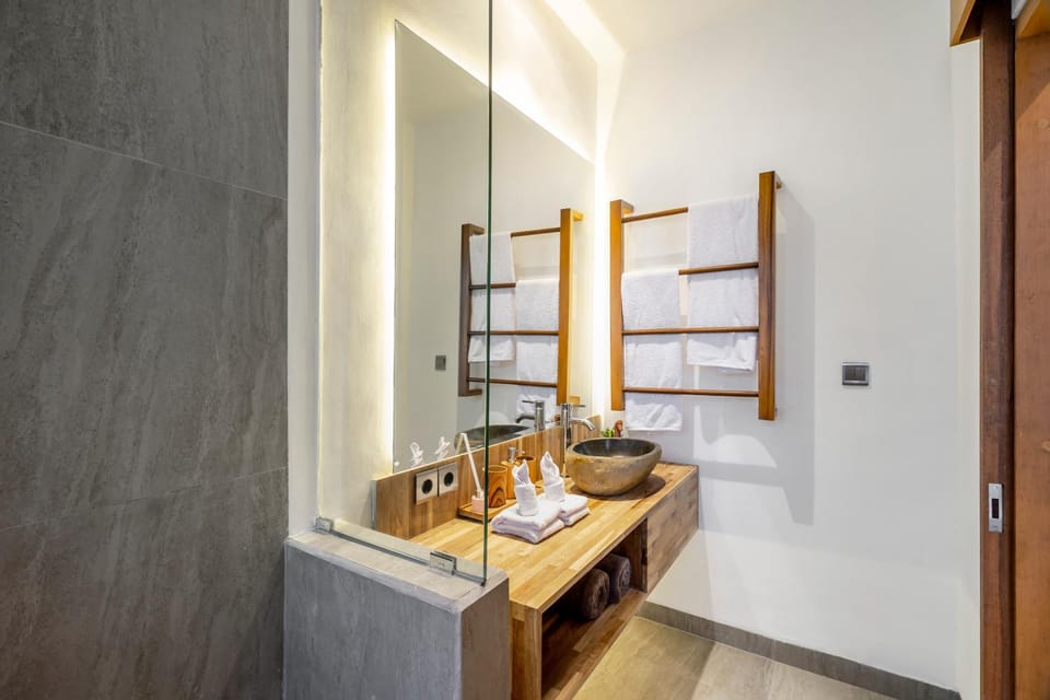 Shower, Bathroom, hair dryier, towels