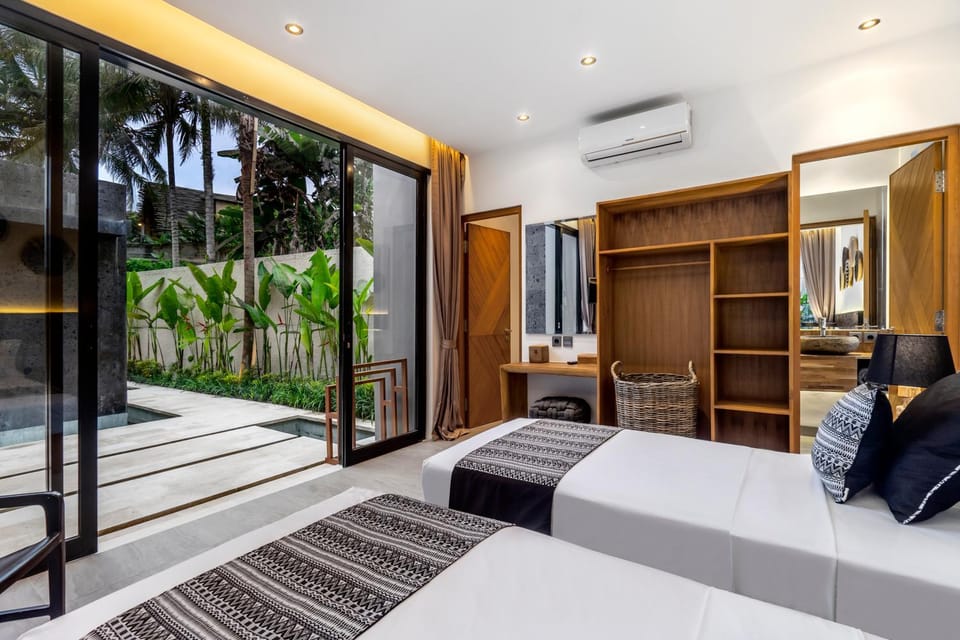 Bed, TV and multimedia, View (from property/room), Bedroom, air conditioner