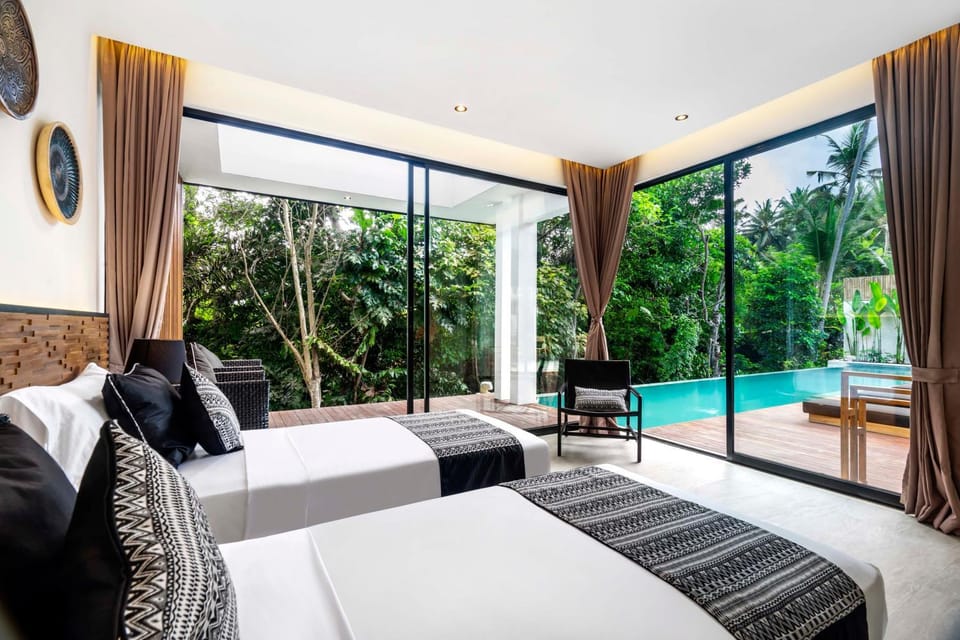 Bed, TV and multimedia, View (from property/room), Bedroom, Pool view, air conditioner