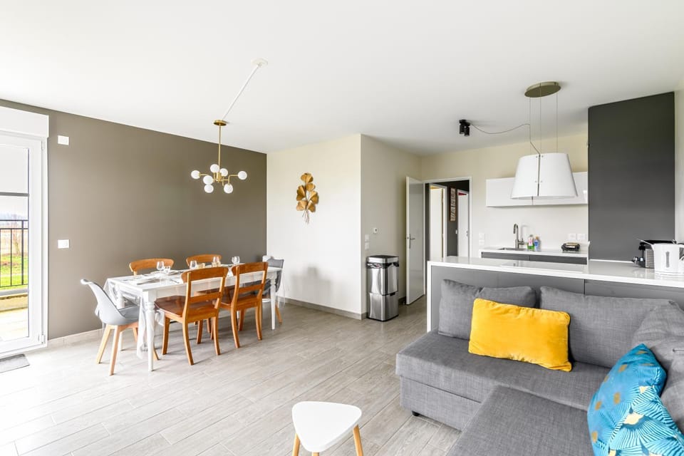 Living room, Seating area, Dining area