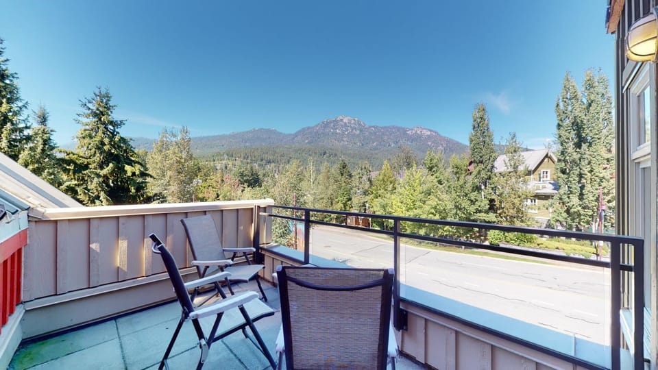 Balcony/Terrace, Mountain view