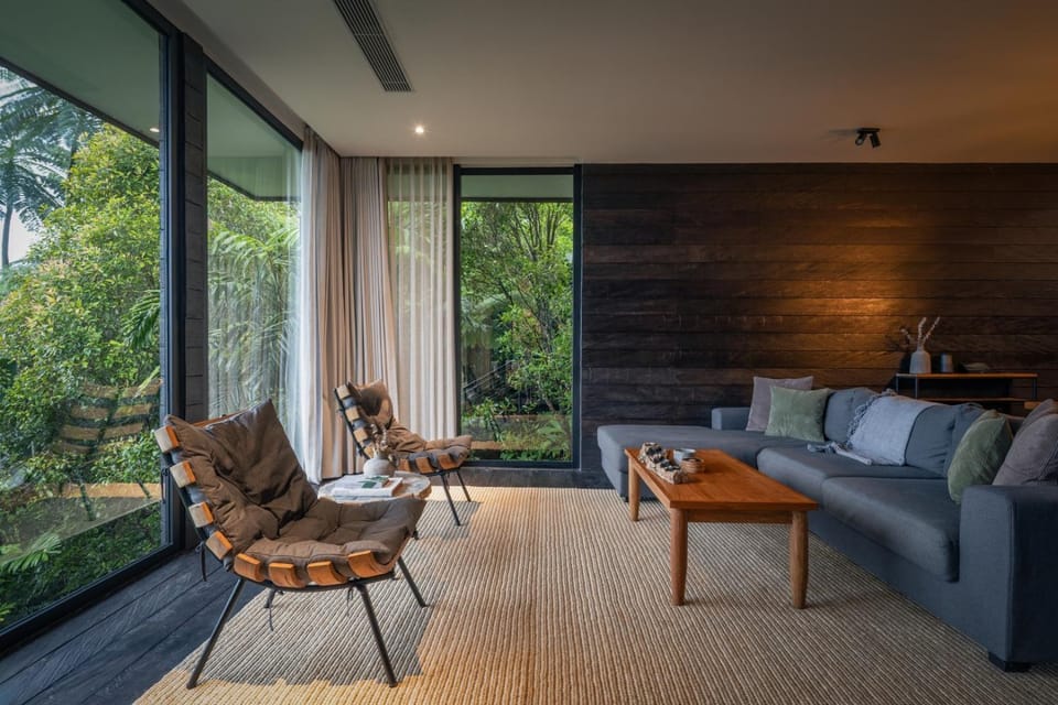 Day, Living room, Seating area