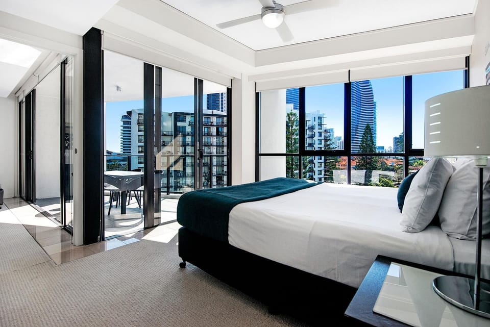 Stunning 2 Bed Apartment in Sierra Grand - CoastHM Apartment in Gold Coast