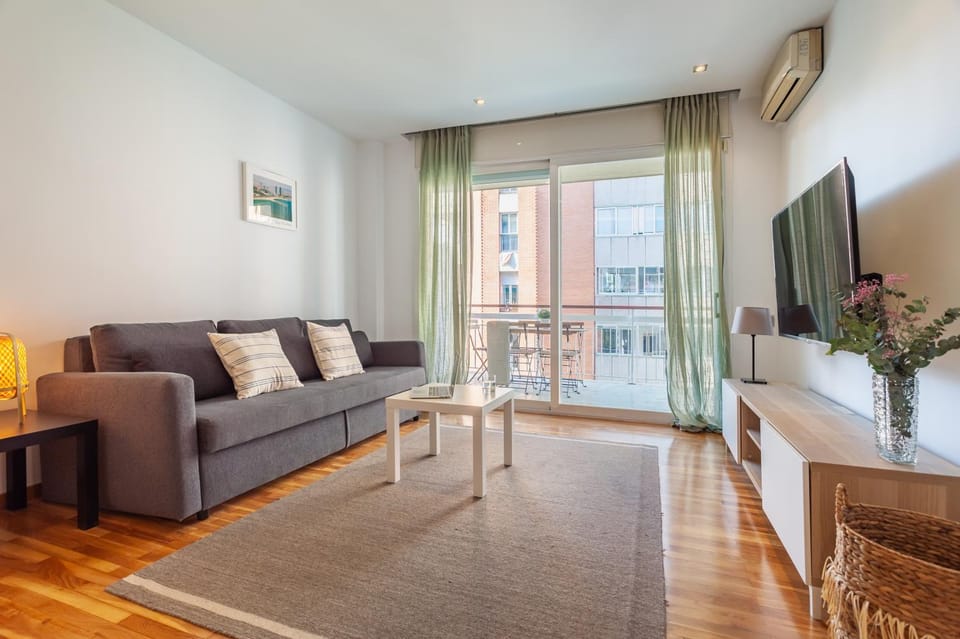 Property building, TV and multimedia, Living room, Seating area