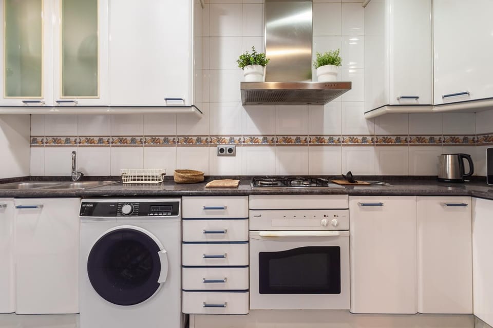 Kitchen or kitchenette, stove, washing machine