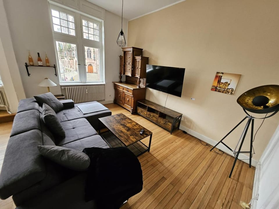 Communal lounge/ TV room, TV and multimedia, Living room, Evening entertainment