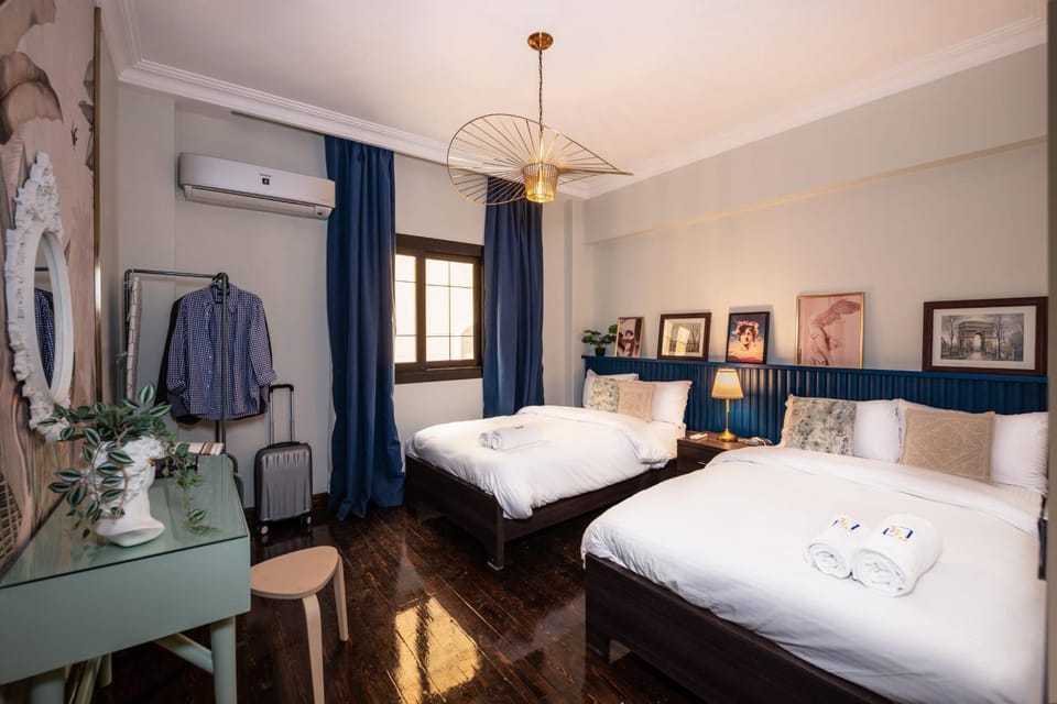 Photo of the whole room, Bedroom