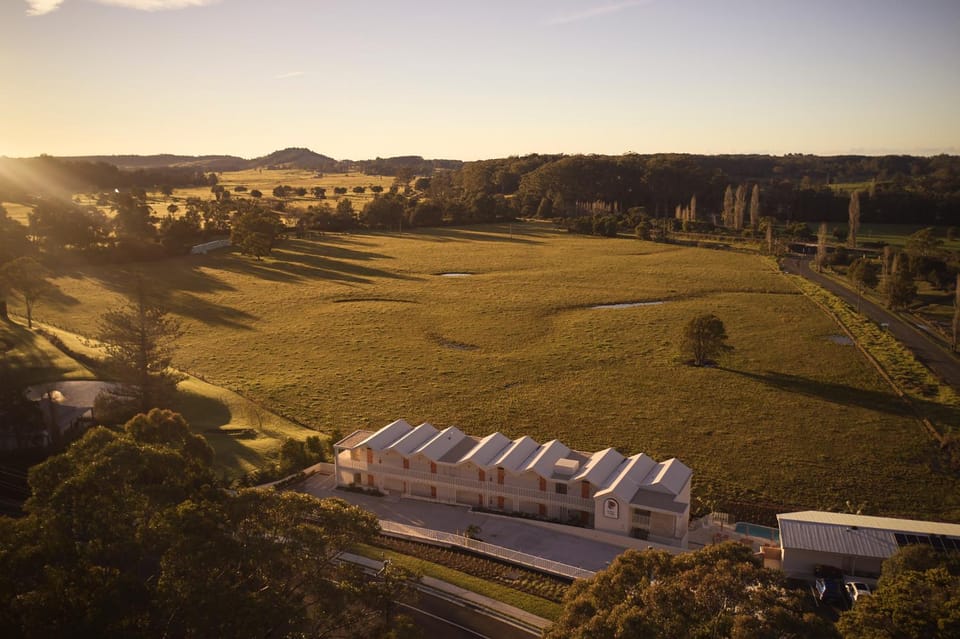 Property building, Natural landscape, Bird's eye view, Mountain view, Sunrise