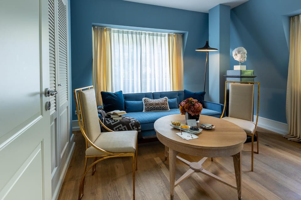 Living room, Seating area