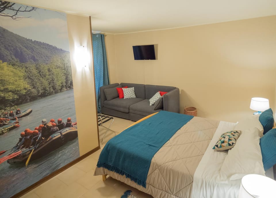 Bed, Photo of the whole room, Seating area, Bedroom