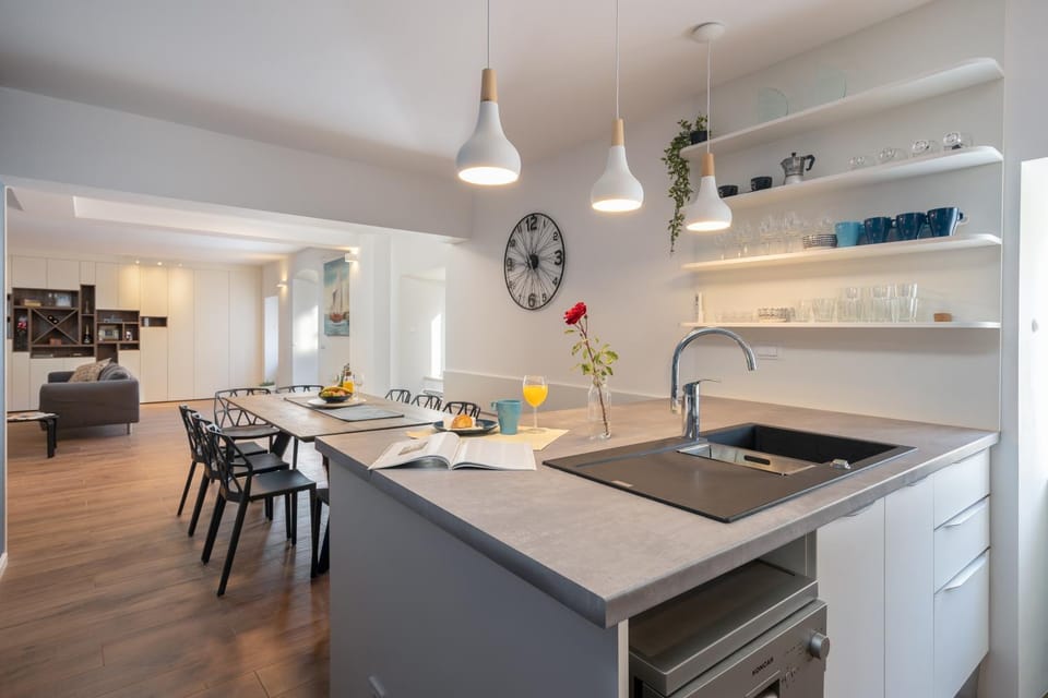 Dining area, dishwasher, kitchen