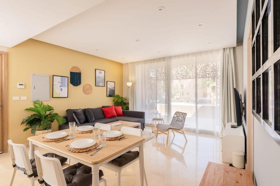 Exotic 1BDR w Outdoor Terrace Pool & Beach Access Apartment in Hurghada
