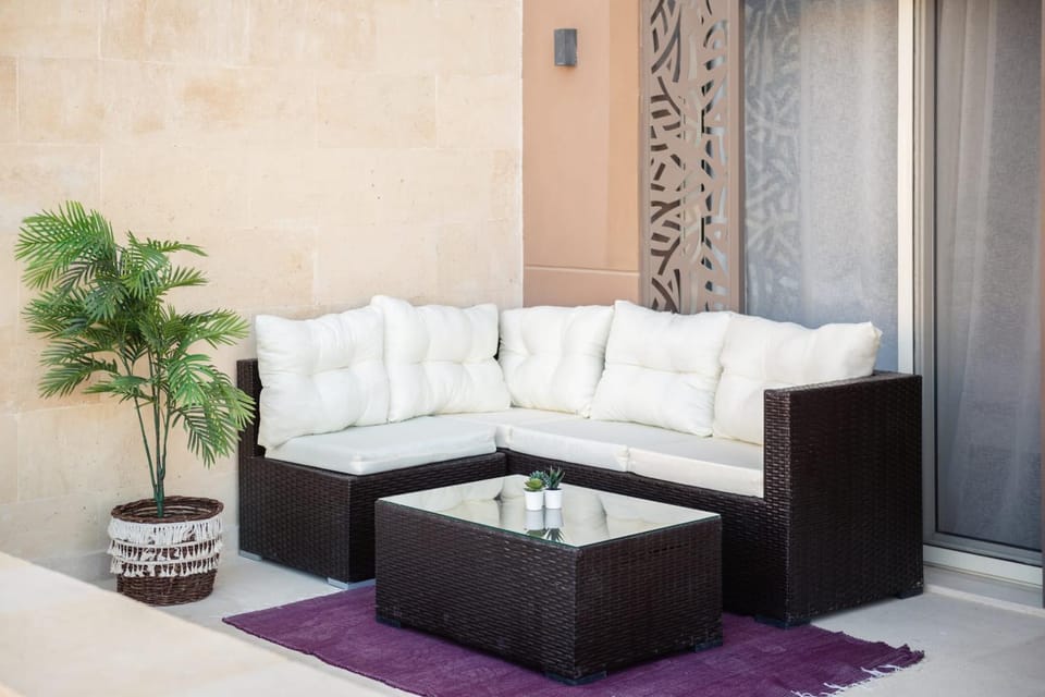 Exotic 1BDR w Outdoor Terrace Pool & Beach Access Apartment in Hurghada