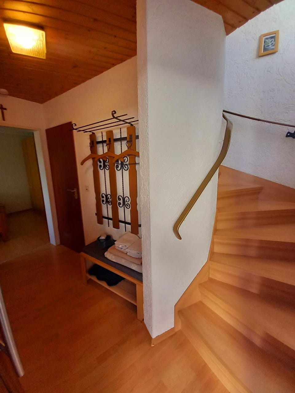 Eifel Urlaub mit Hunden Ferienhaus Schwalbennest Schalkenmehren House in Vulkaneifel