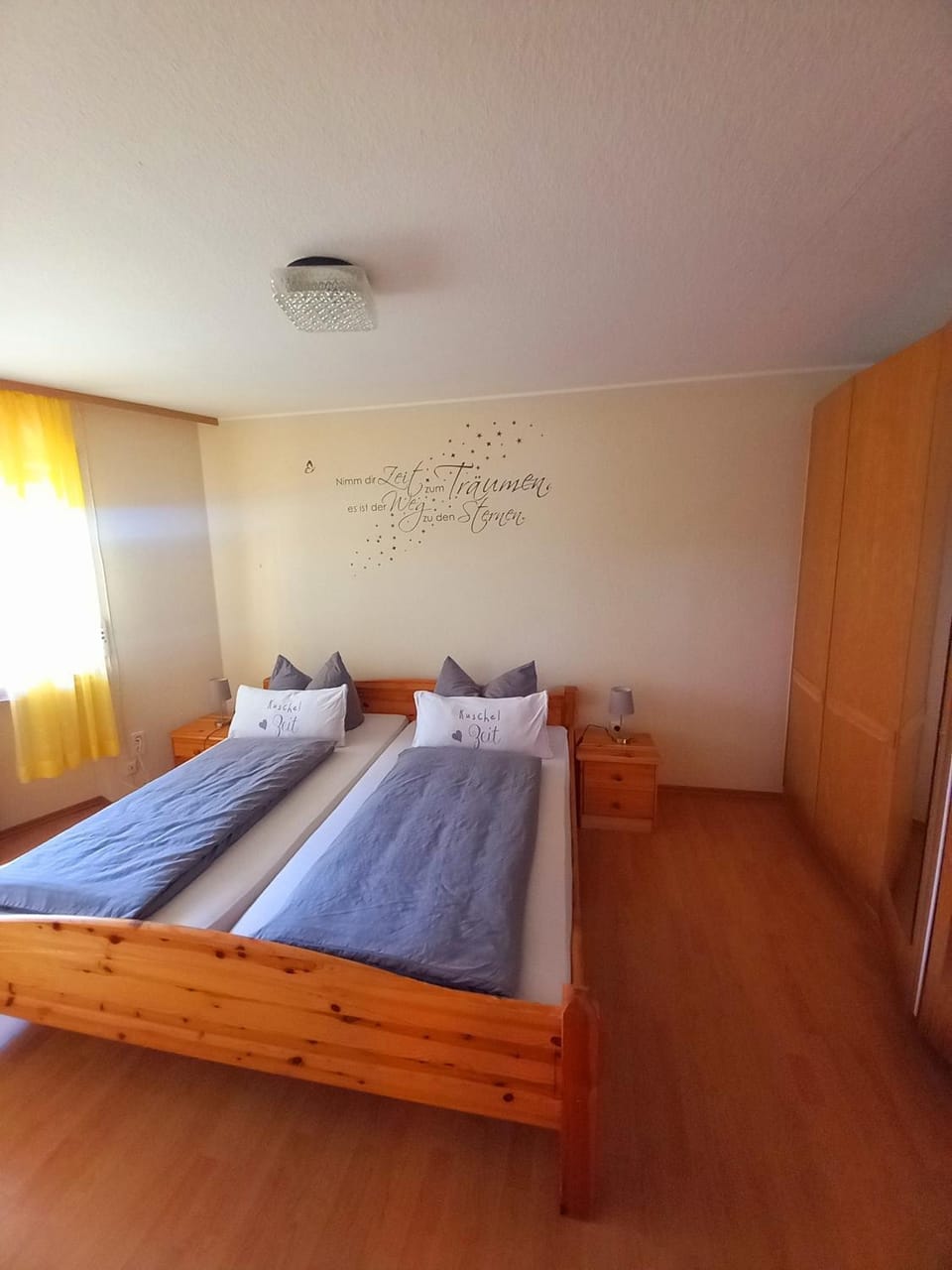 Eifel Urlaub mit Hunden Ferienhaus Schwalbennest Schalkenmehren House in Vulkaneifel