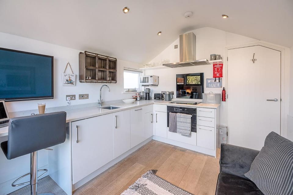 Papillon, Southwold - A Modern Flat with Balcony Apartment in Southwold