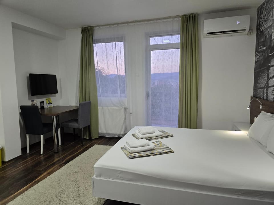 Bed, Bedroom, air conditioner