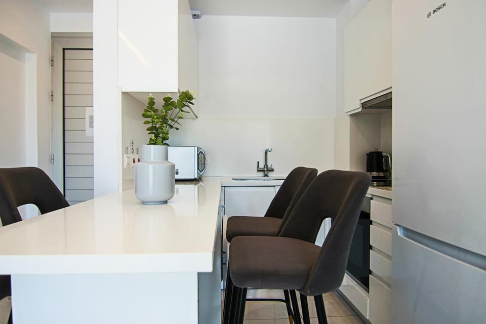 Dining area, kitchen