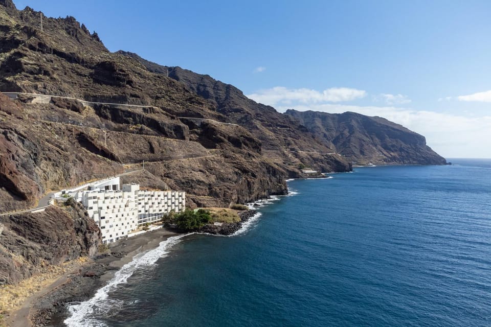 Property building, Natural landscape, Bird's eye view, Hiking