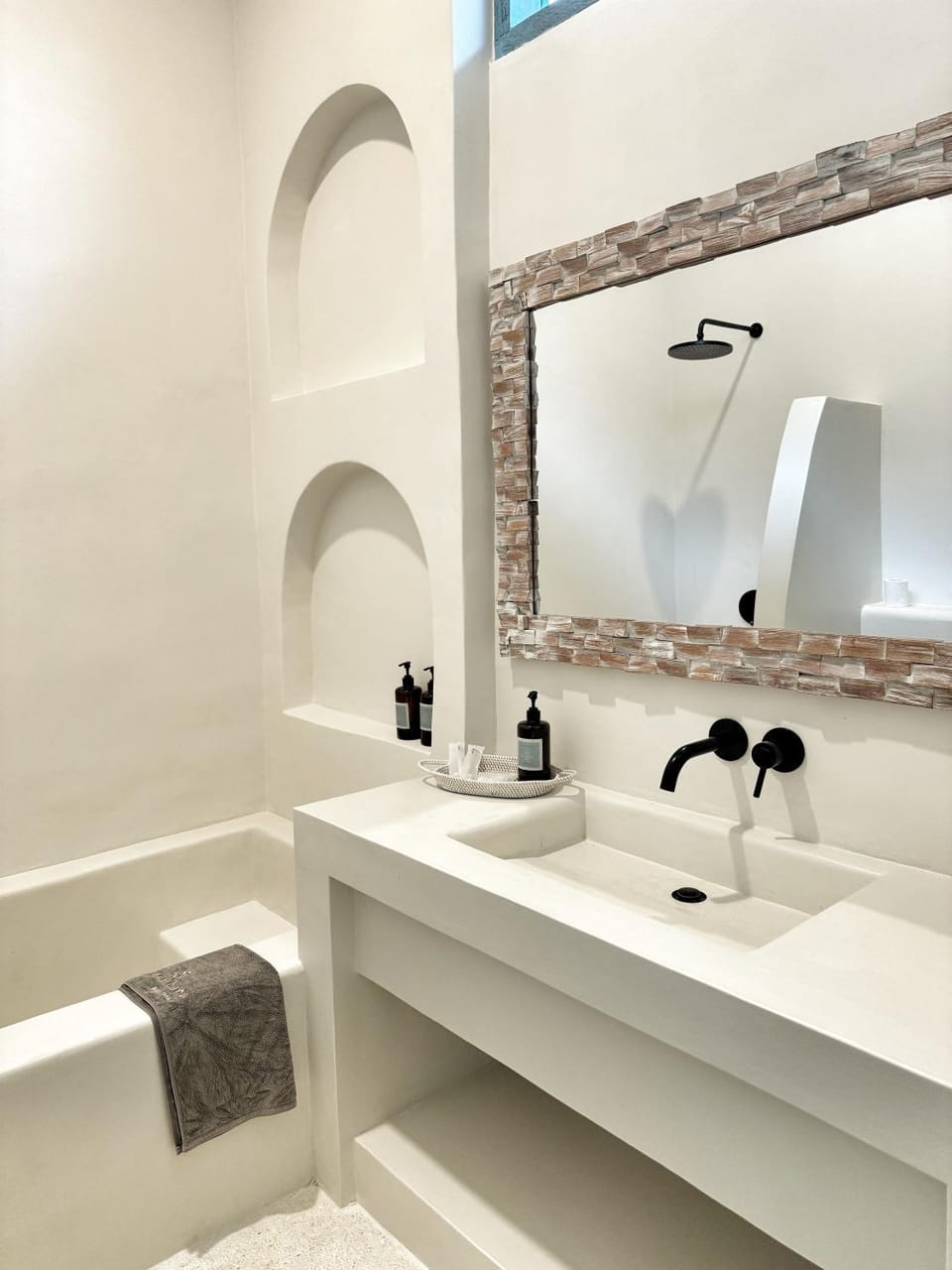 Bathroom, towels