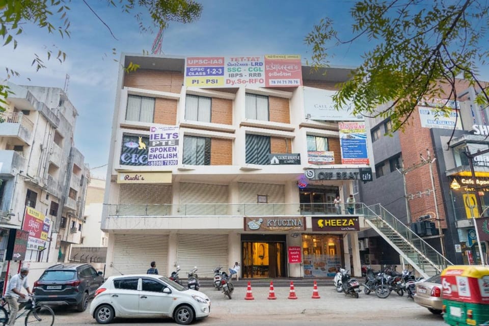 Hotel Lee Grand Hotel in Gujarat