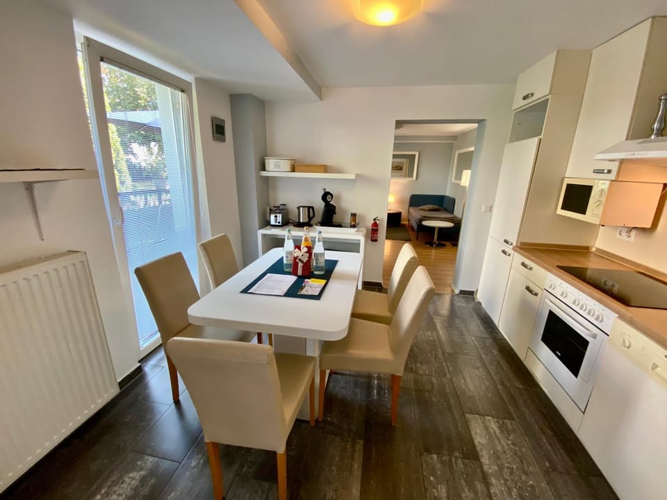 Kitchen or kitchenette, Dining area, kitchen