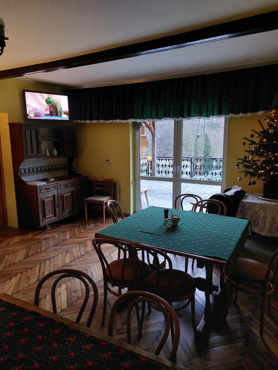 Communal lounge/ TV room, Dining area