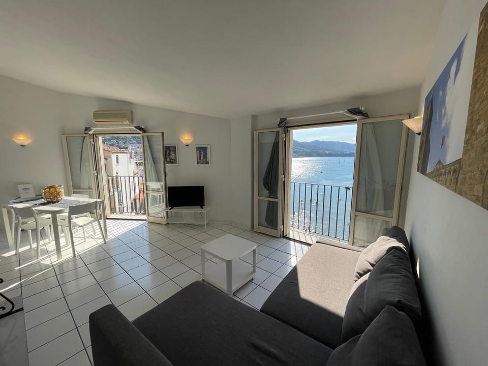 Living room, Sea view