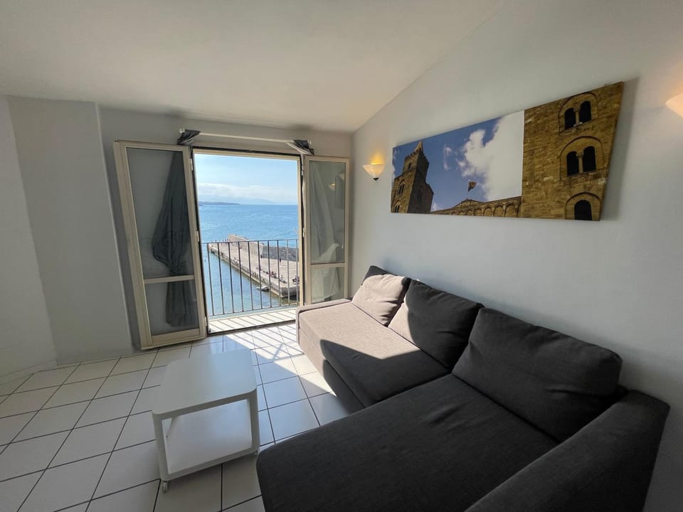 Living room, Sea view