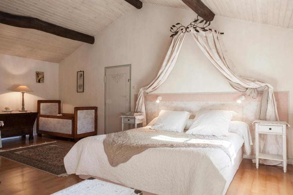 Bedroom, cot