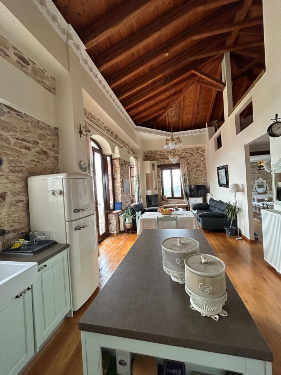 Kitchen or kitchenette, Seating area