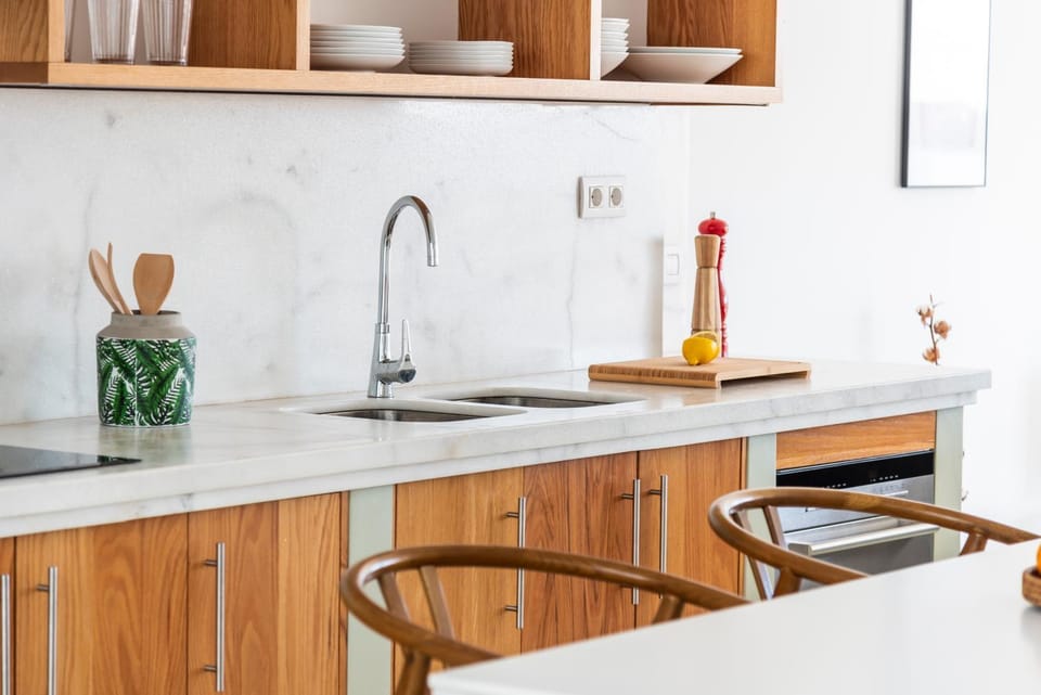 Dining area, kitchen