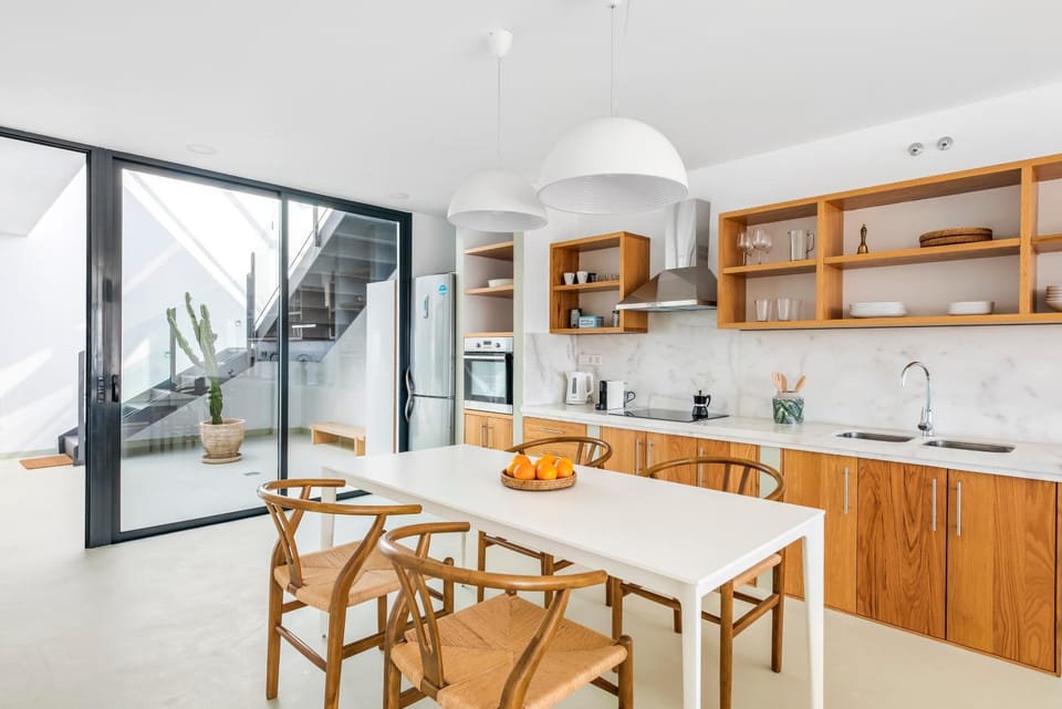 Dining area, kitchen