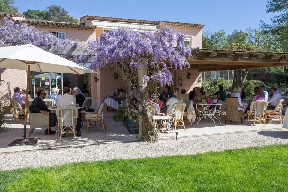 Property building, Patio, Restaurant/places to eat, Facade/entrance, People, Garden, Balcony/Terrace, Banquet/Function facilities, Garden view, Family