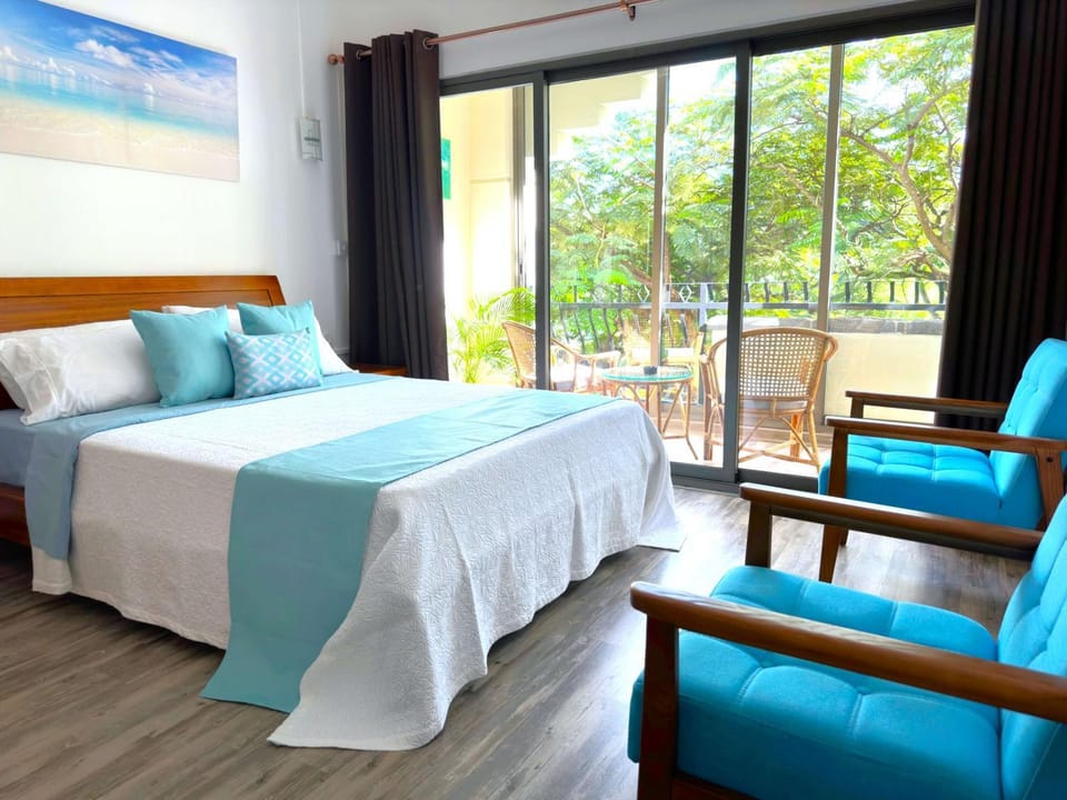 Bed, Balcony/Terrace, Seating area