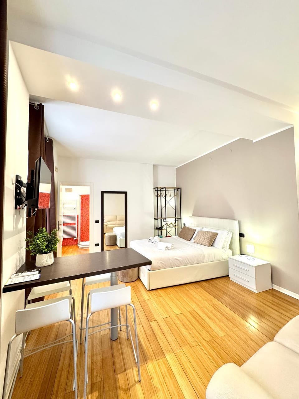 Bed, TV and multimedia, Photo of the whole room, Seating area