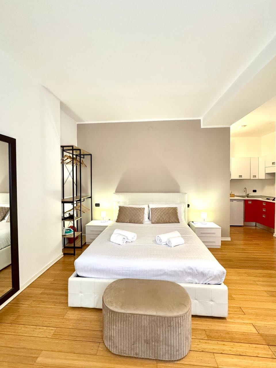 Bedroom, towels