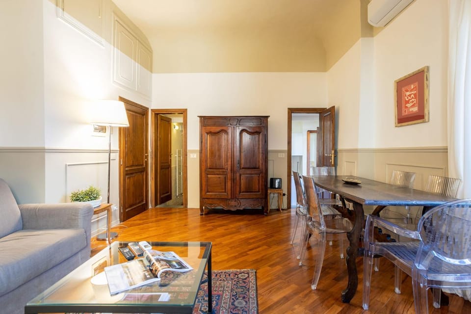 Living room, Dining area
