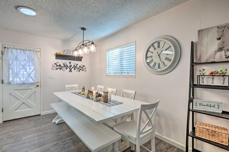 Renovated Cottage w/ Fire Pit in Munds Park! House in Munds Park