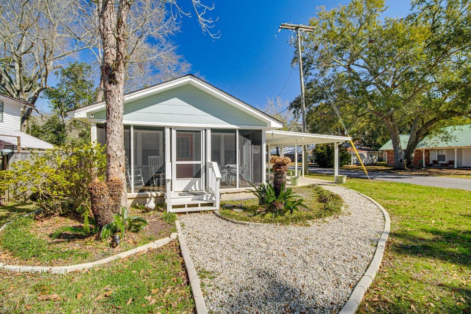 1 Mi to Gulf Coast! Couples Retreat in Long Beach House in Long Beach