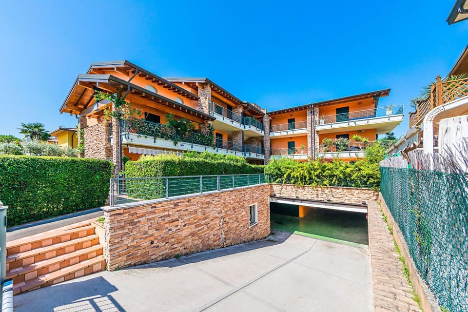 Property building, Facade/entrance, Off site