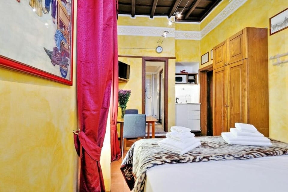Bathroom, Kitchen or kitchenette, Photo of the whole room, Bedroom